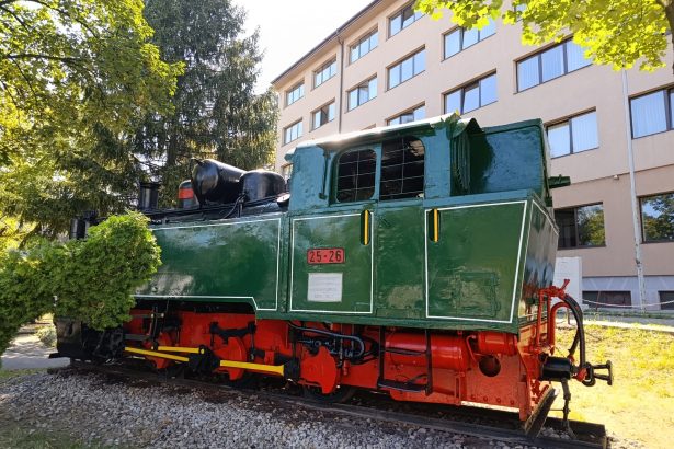 Stara parna lokomotiva u Tuzli (Foto: Radio Mak)