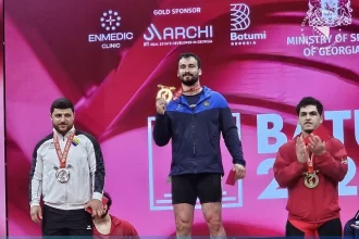 Foto: Andranik K. sa prvom medaljom za BiH (OKBiH)